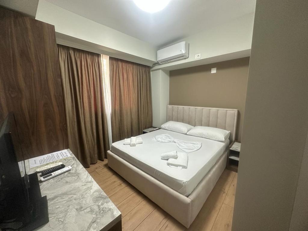 Hotel Her Vlorë エクステリア 写真