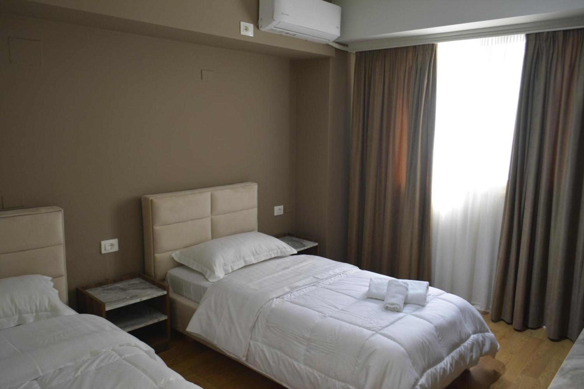 Hotel Her Vlorë エクステリア 写真