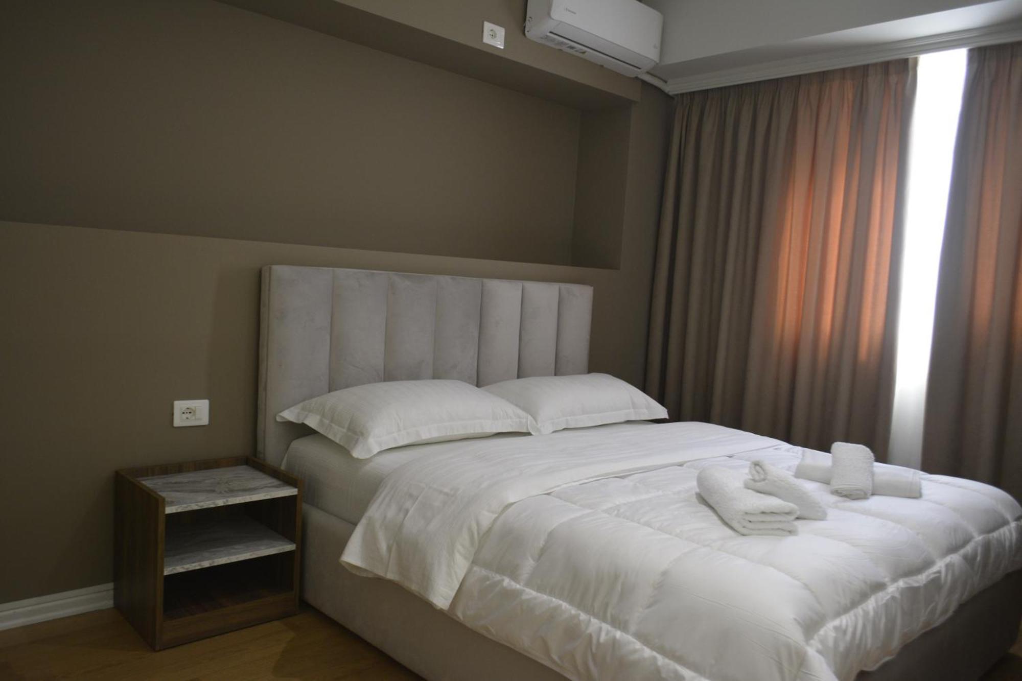 Hotel Her Vlorë エクステリア 写真