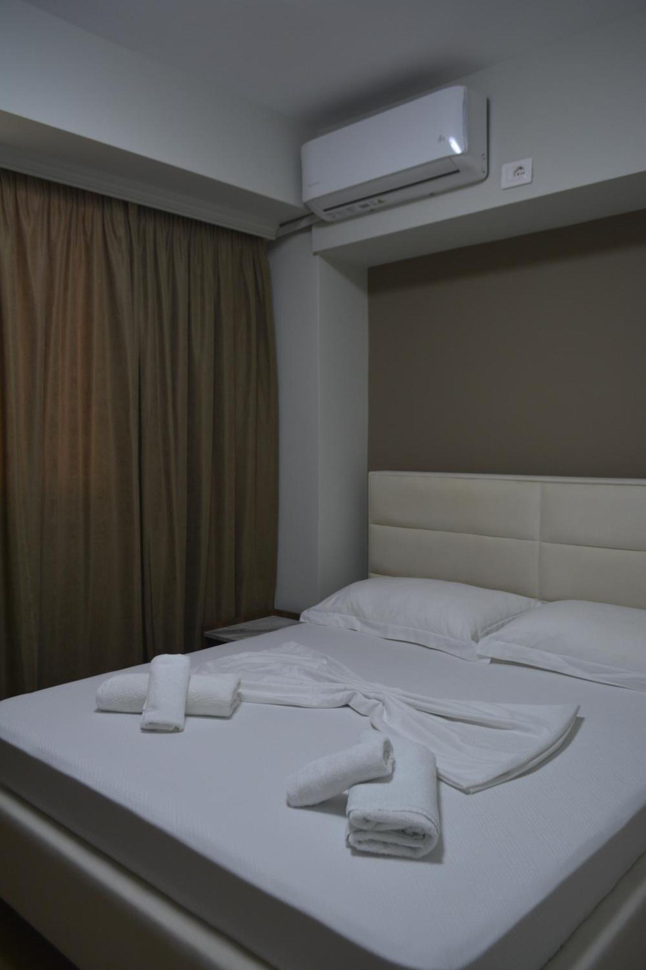 Hotel Her Vlorë エクステリア 写真