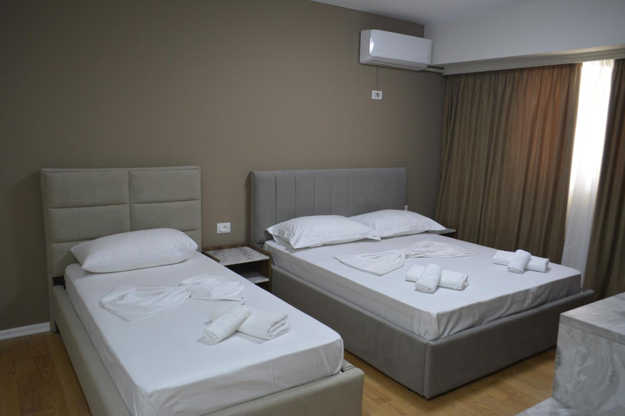 Hotel Her Vlorë エクステリア 写真