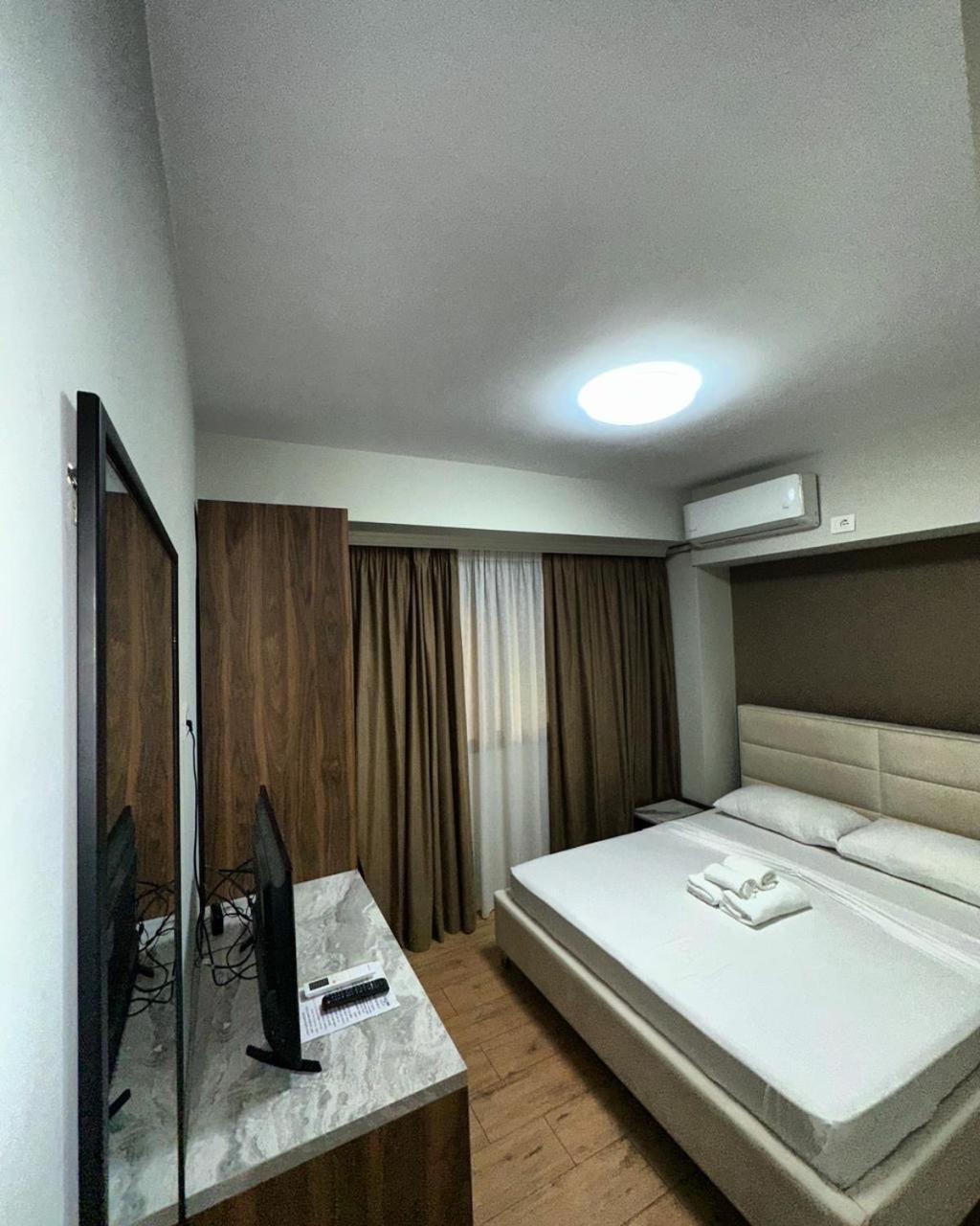 Hotel Her Vlorë エクステリア 写真
