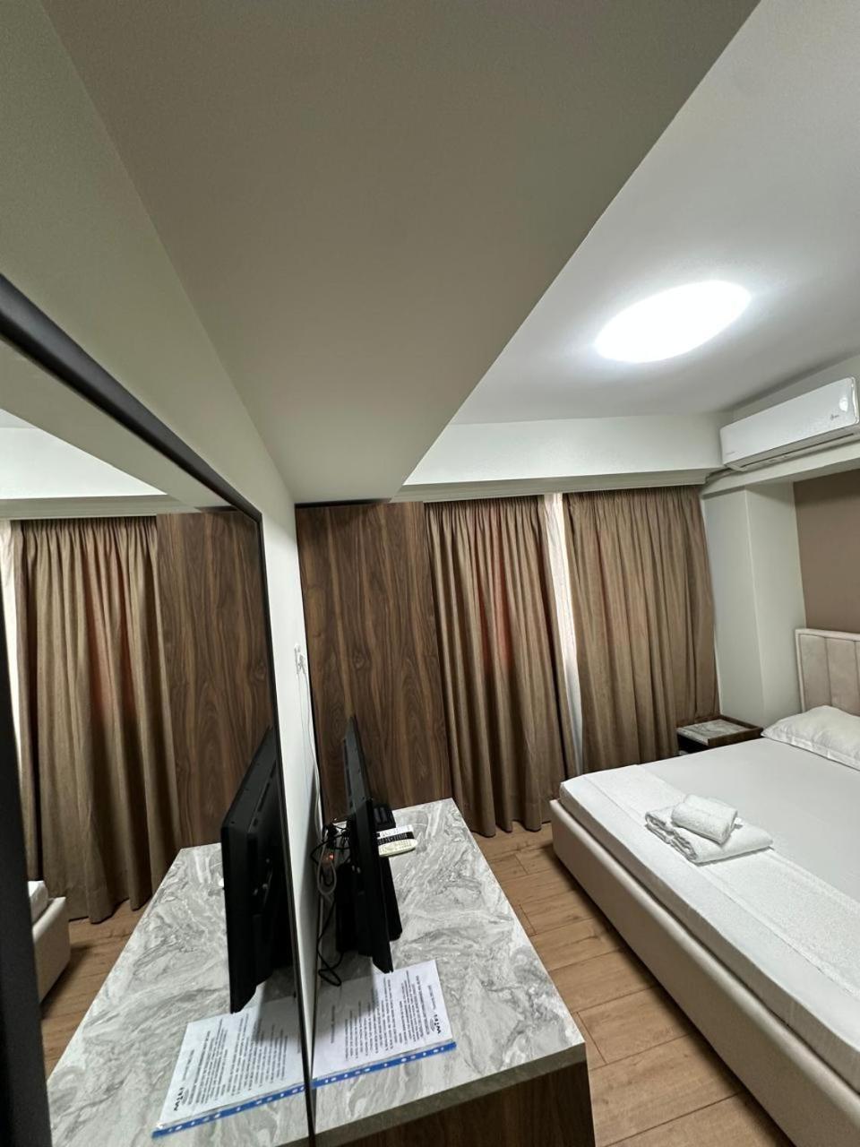Hotel Her Vlorë エクステリア 写真
